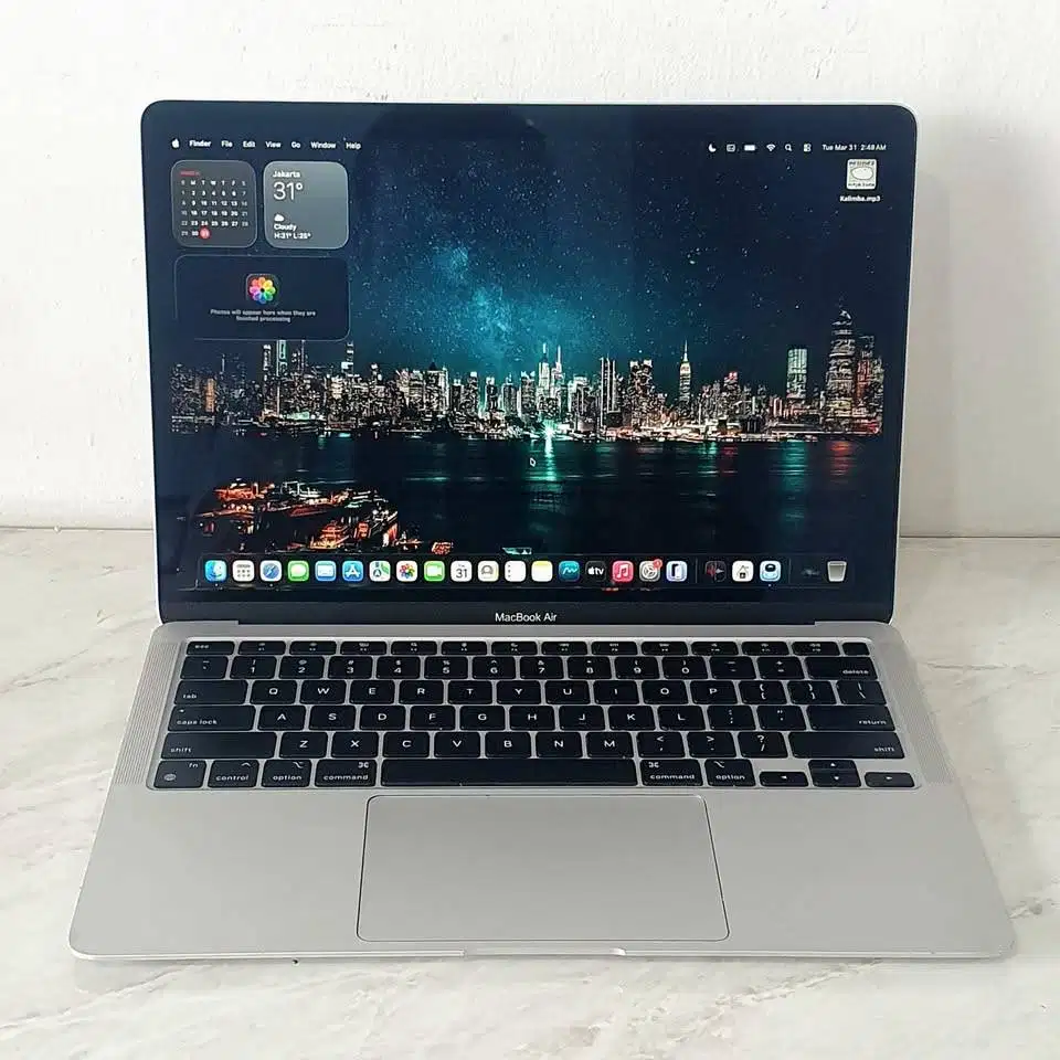 Macbook Air M1 2020 - 8/128 - Cocok Desain Grafis/Coding/Render 3D