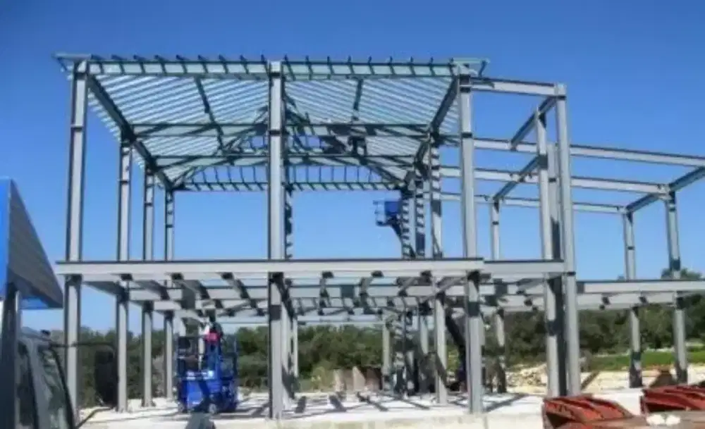 Menerima jasa pemasangan plafon PVC dan bongkar pasang atap dll