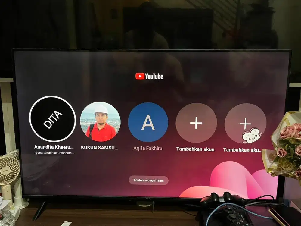 Jual smart TV 42inc merk TCL barang msh seperti baru