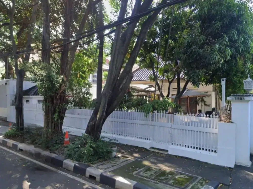 Disewakan Rumah di Menteng 600m, Ada Kolam Renang, Jalan Lebar, Lokasi Prestisius