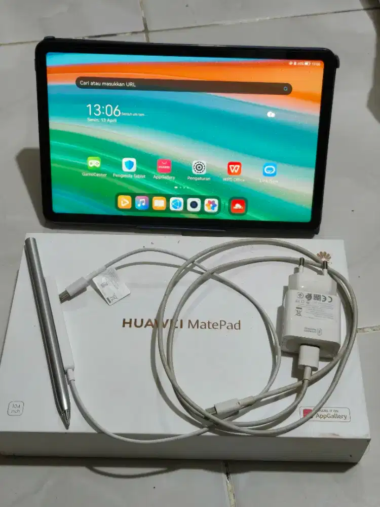 Huawei matepad 10,4 (4/128)