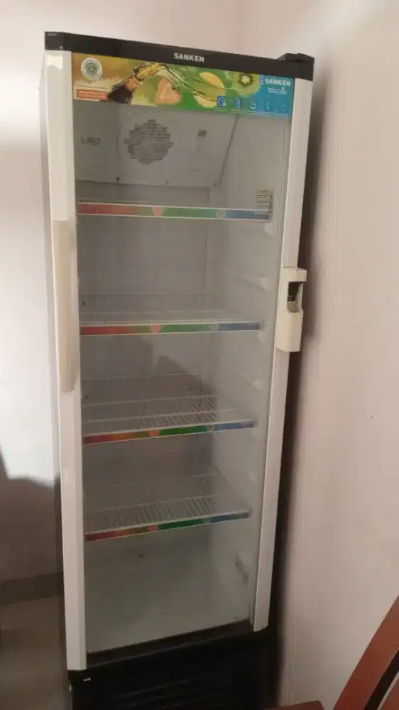 Kulkas minuman buat di toko