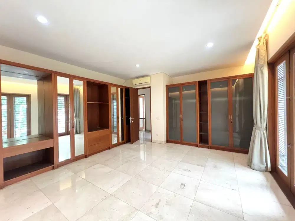 LXMMT 0189 Disewakan Rumah Cantik Siap Huni Dengan Kolam Renang Di Area Menteng Jakarta Pusat