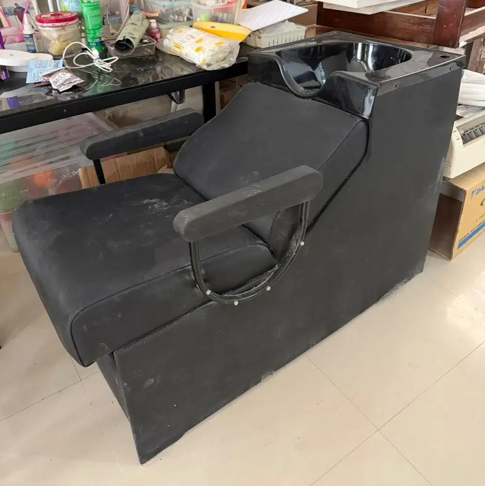 Dijual tempat cuci rambut seperti baru untuk salon