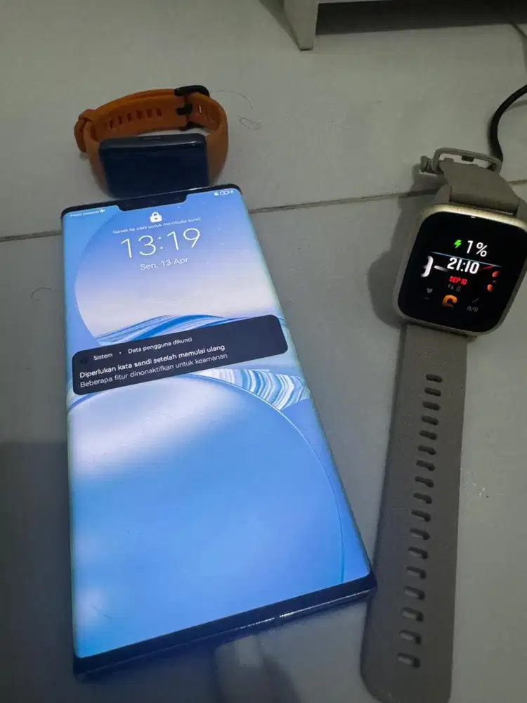Huawei mate 30pro, garmin v2music, huawei smartband