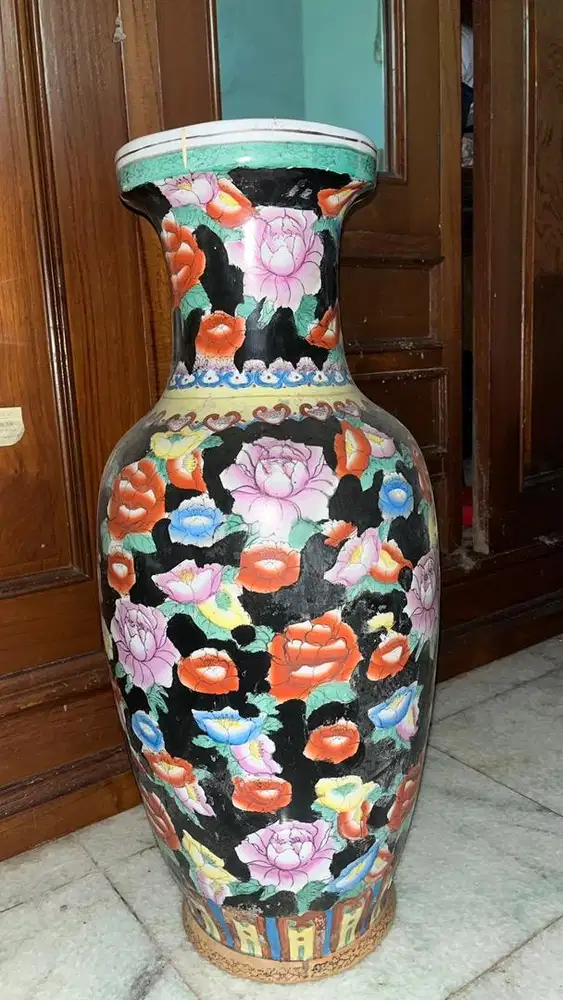 Guci Antik Koleksi Pribadi