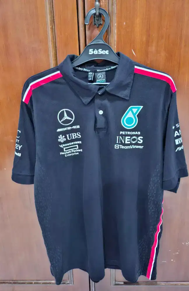 Poloshirt F1 Mercedes Benz AMG Petronas F1 Merchandise Size XL Hitam