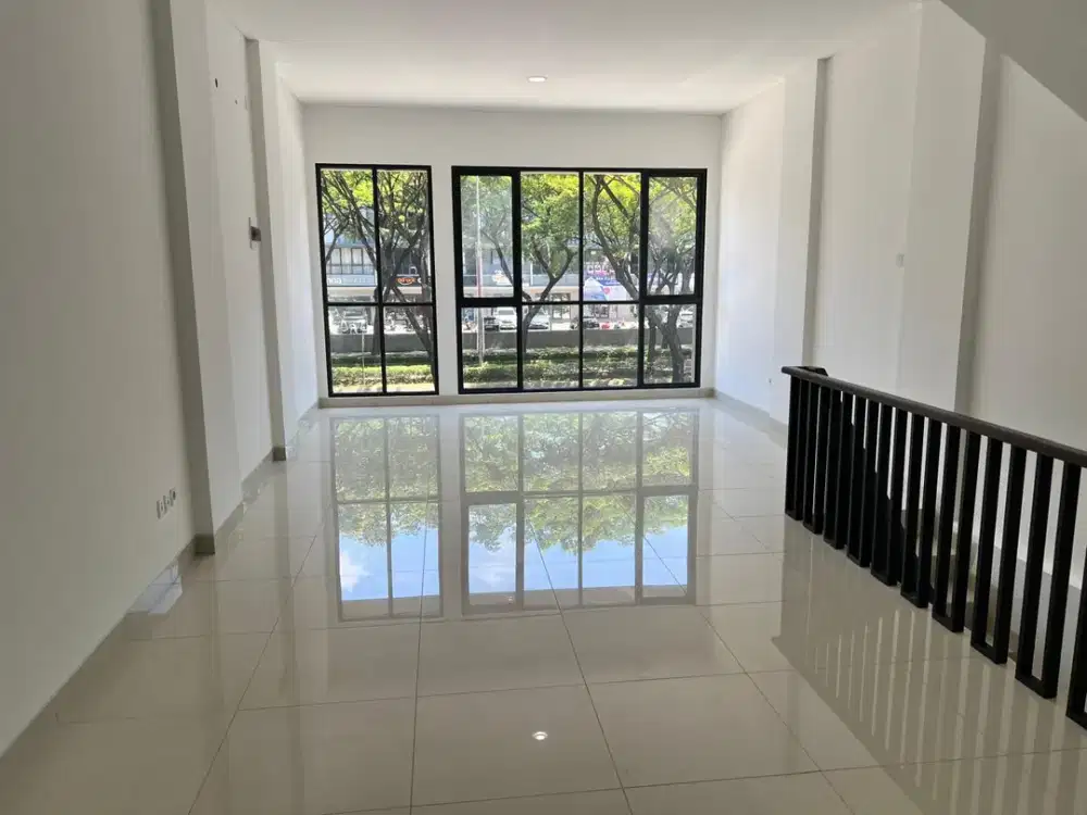 Disewa Ruko 3 Lantai Rapi Ramai di BSD, Tangerang Selatan
