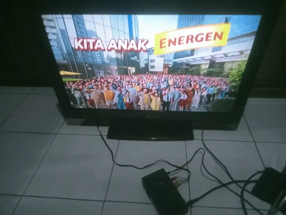 Tv LG 32 inc plus satu set sama set box