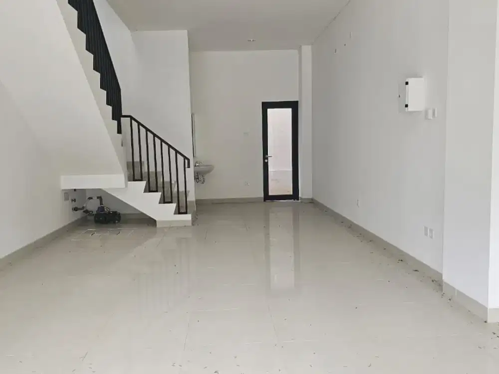 Disewakan Ruko 3 Lantai Rapi Siap Pakai di BSD
