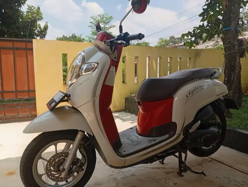 HONDA SCOOPY 2020 PUTIH MERAH MULUS..