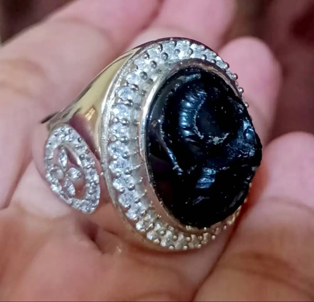 Dijual Batu Satam Hitam Meteorite Belitung. Unik Koleksi Pribadi