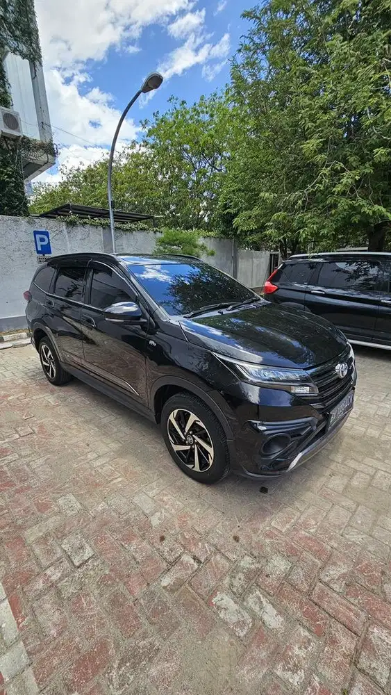 Jual santai mobil Pribadi. Toyota Rush GR sport