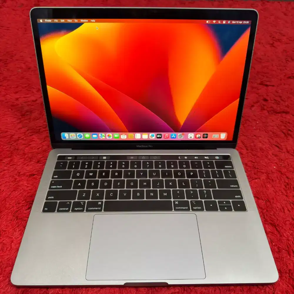 Macbook pro 2018 touchbar ram 16gb ssd 512gb core i7 siap pakai
