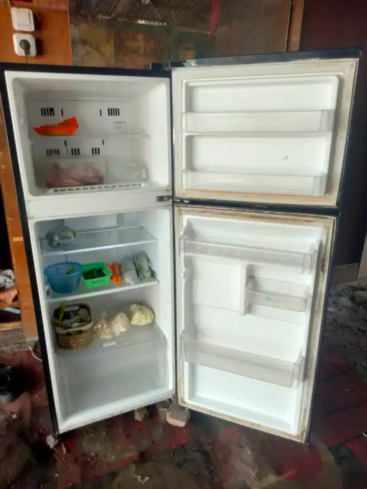 Kulkas 2 pintu merek LG