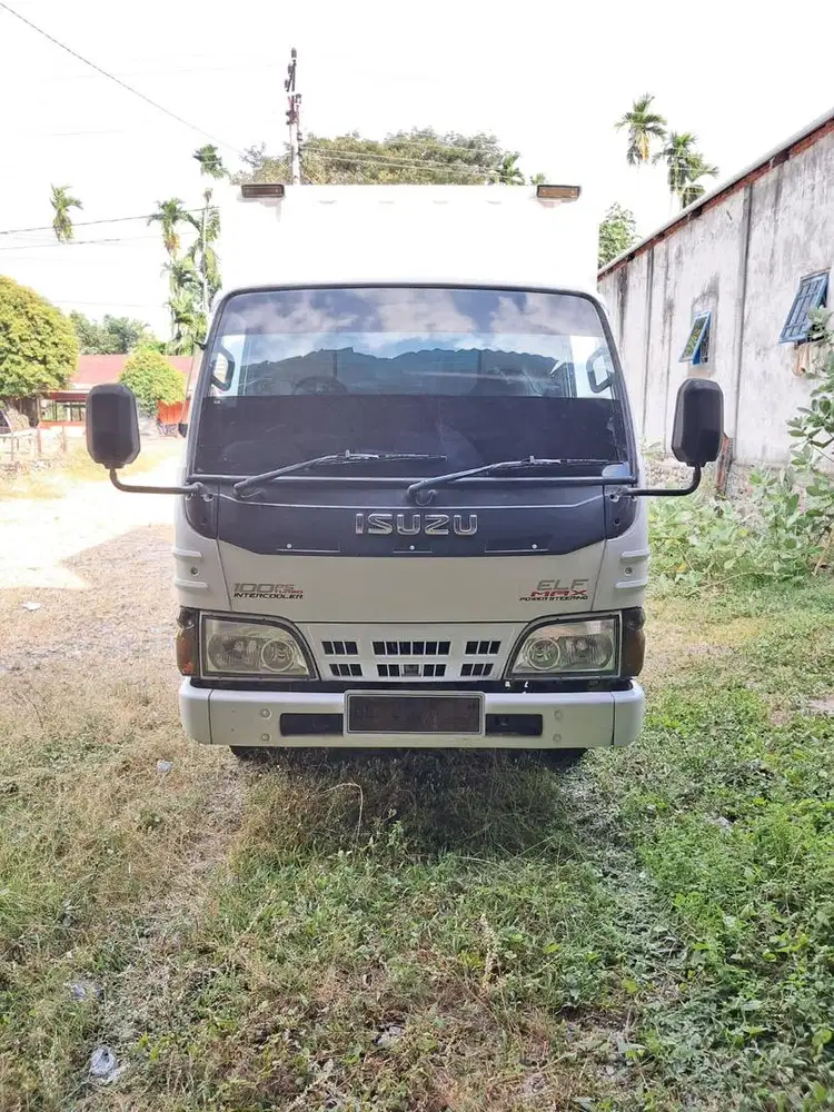 Isuzu elf 2015 (box)