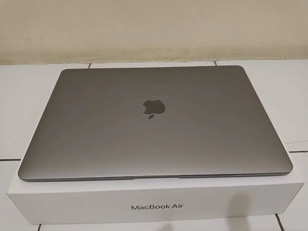 Macbook Air M1 8GB RAM 256 SSD