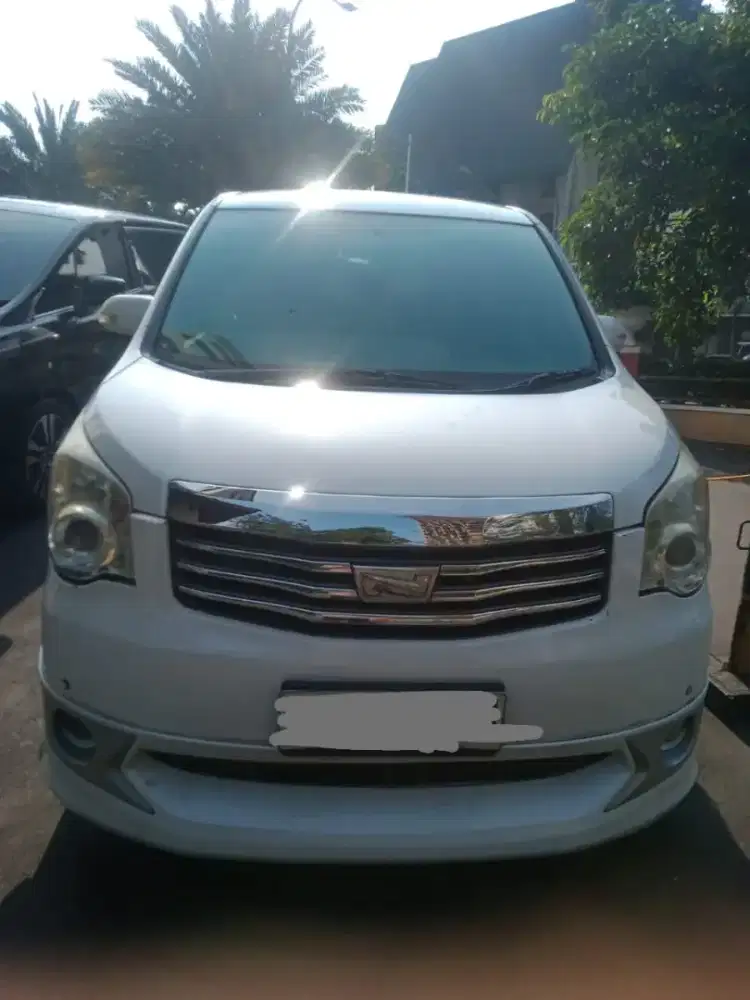 JUAL TOYOTA NAV1 V 2013