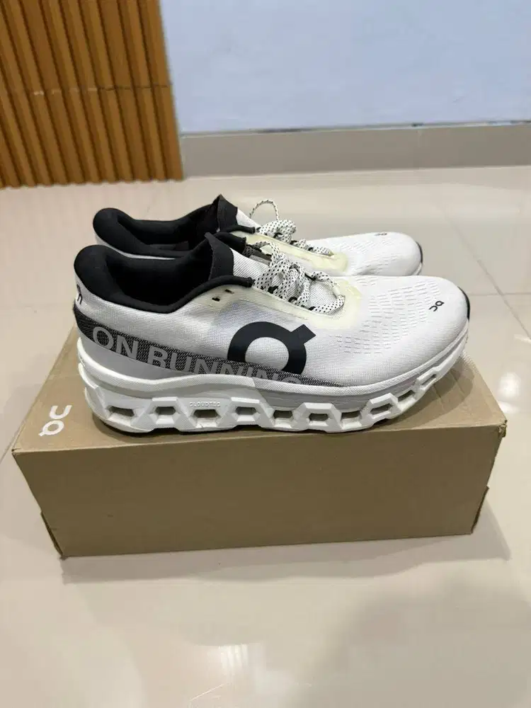 On Cloud Cloudmonster 2 NEGO