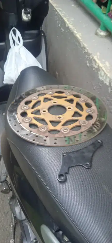 Piringan cakram  depan motor matic