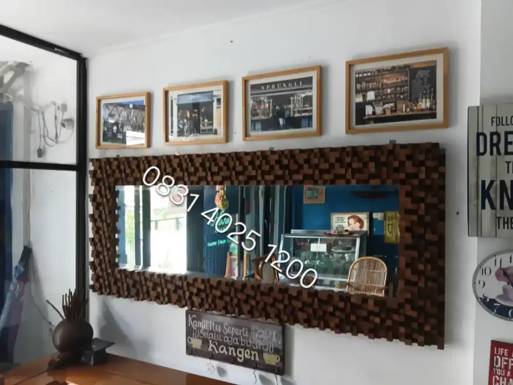 Cermin kayu jati mosaik, kursi jati, lampu gantung