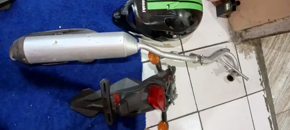 Spakbor belakang , knalpot,helm