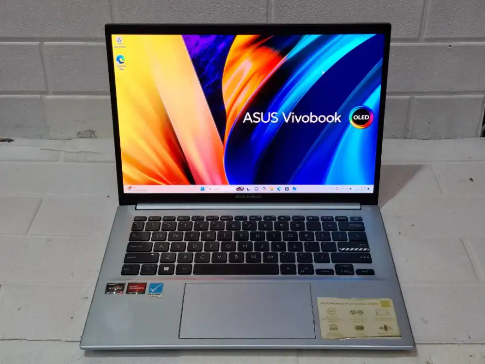 Type Laptop ASUS VivoBook
PRo 14 OLED M3400QA Ram 8GB SSD 512 GB