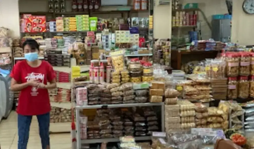 Pegawai Jaga Toko Makanan dan Serba Serbi (hanya cewe)