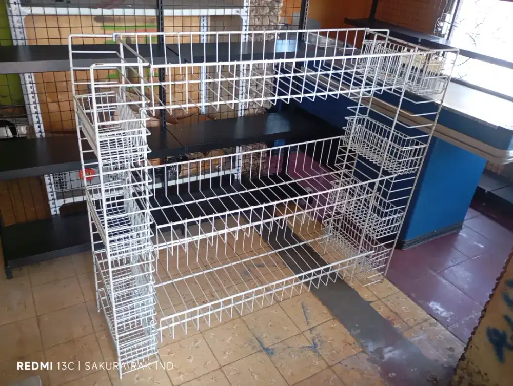 Rak bekas ex minimarket