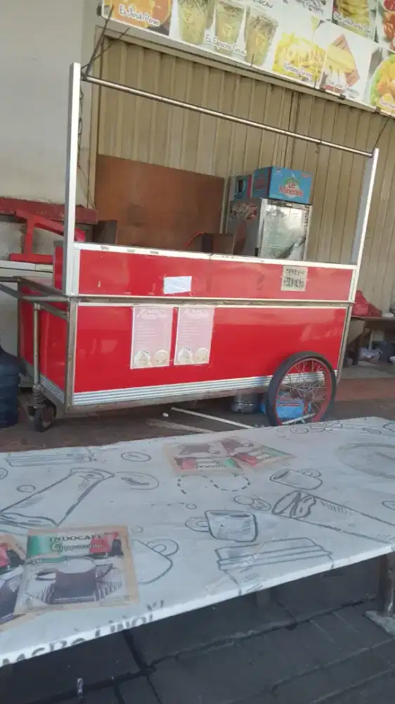 Meja booth buat jualan di indomaret alfamart ada roda murah bu 800rb