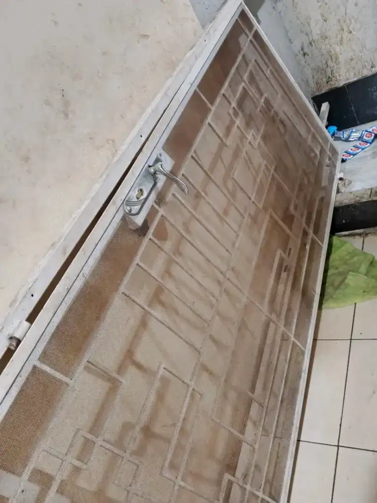 Pintu besi anti nyamuk komplit tinggal pasang