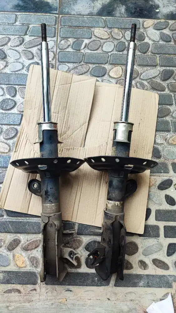 Shock breaker depan honda freed