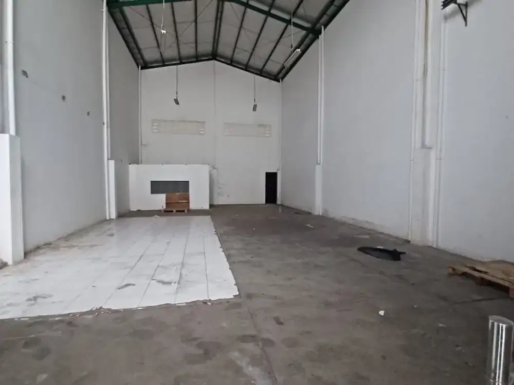 Dijual Gudang Bizpark Daan Mogot, Uk.9x24m2, Hadap Selatan