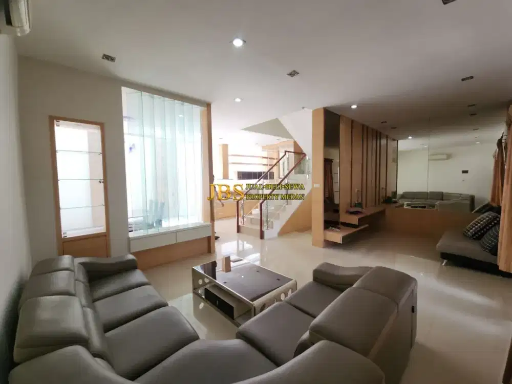 Rumah 2,5 Tingkat Dijual di Komplek Mutiara Palace Jalan Selamet Ketaren - Medan