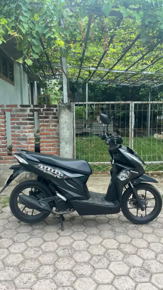 Di jual motor bekas Honda beat street