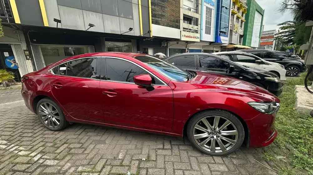 MAZDA 6 ELITE SEDAN WARNA MERAH