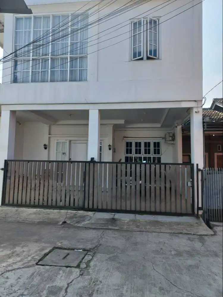 Jual Rumah 3 lt. Bandung 5 Kamar Tidur 4 Kamar Mandi Free Interior