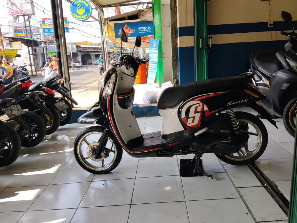 (dijual)  honda scoopy esp cbs iss 2015 siap pakai