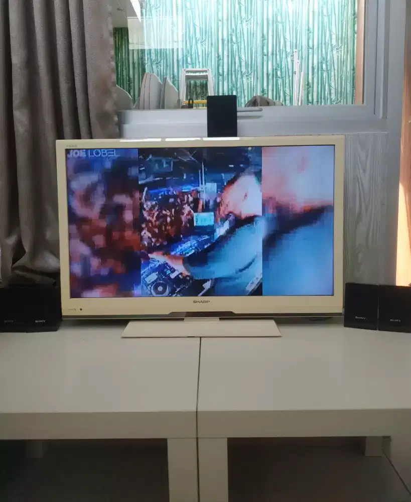 Sharp Aquos 32 inch bisa USB