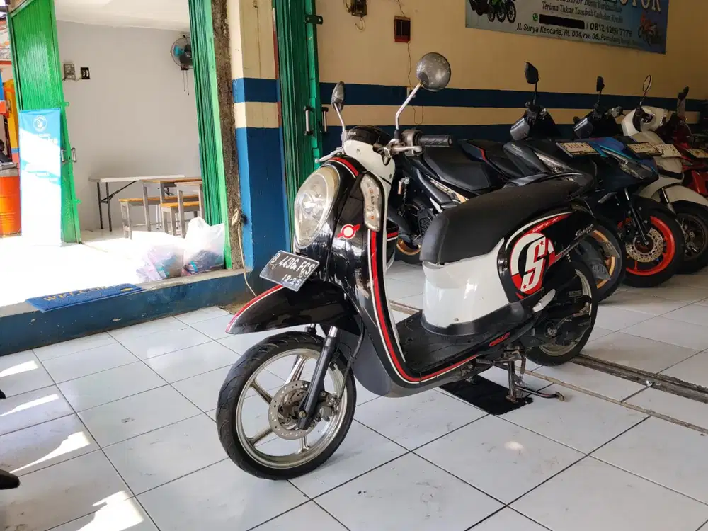 (dijual)  honda scoopy esp cbs iss 2015 siap pakai