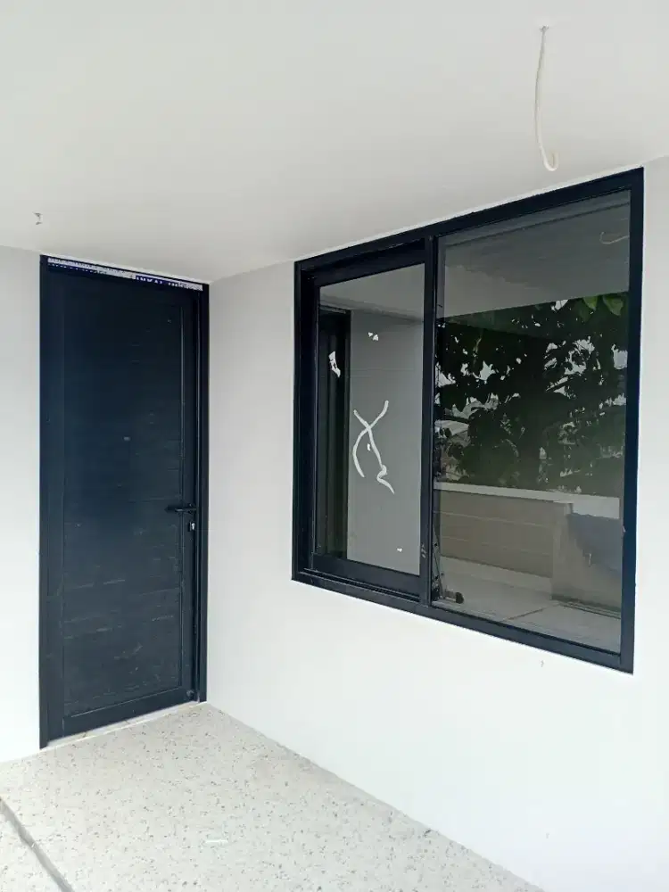 Kusen alumunium dan kaca