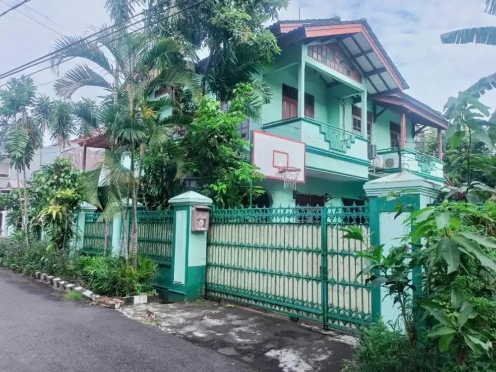 Rumah 9 Kamar Tidur Hadap Utara 9 Menit ke Lippo Mall Puri J-46206