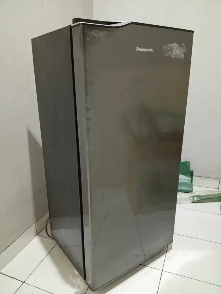 KULKAS / LEMARI ES PANASONIC 1 PINTU
