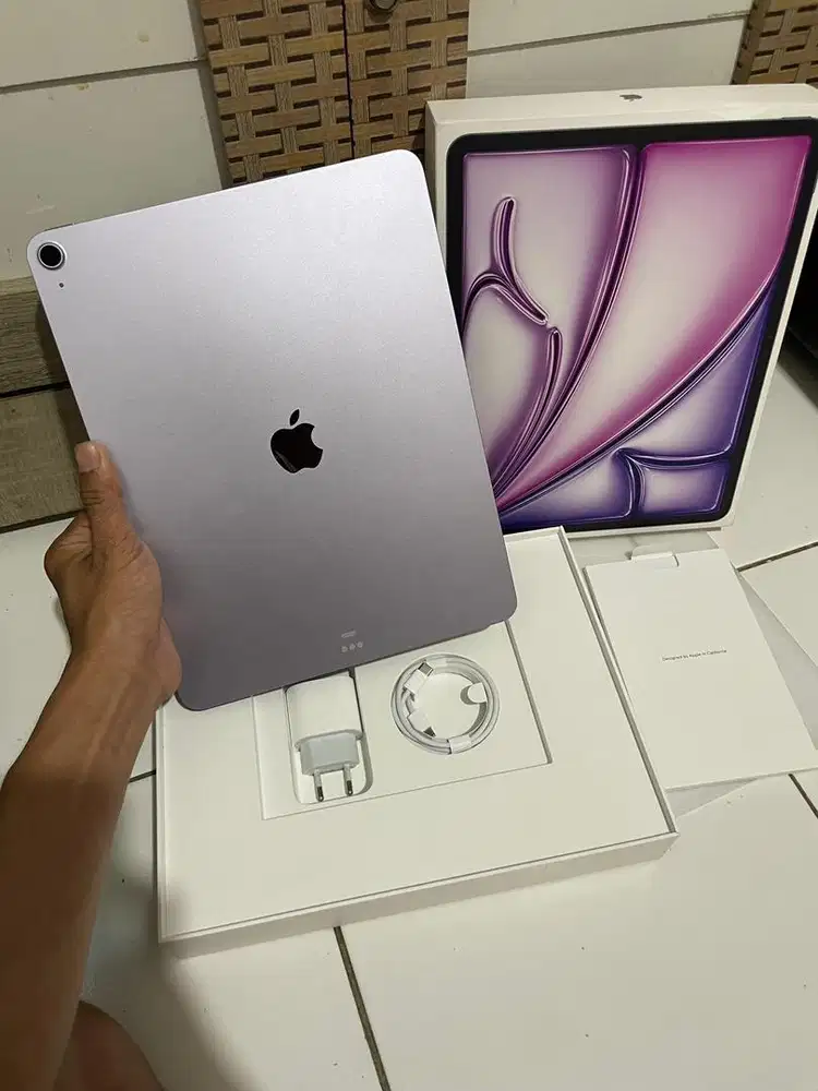 Ipad air 13inch 256 (m3) ibox garansi on agustus 2026 like new
