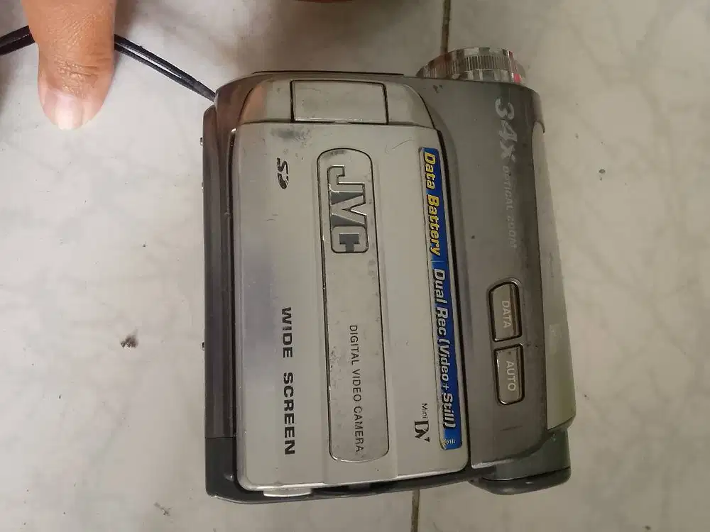 Handycam Kamera Video JVC Tipe GR-D770 AG Bekas.