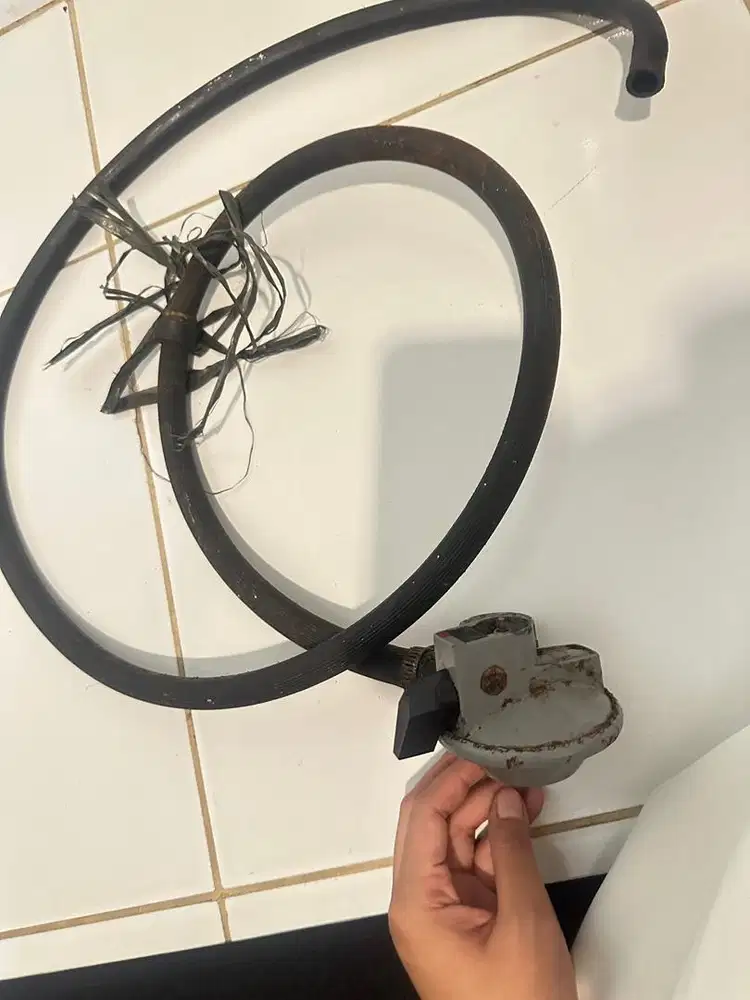 Jual Selang + Regulator Kompor Gas  Masih Layak Pakai