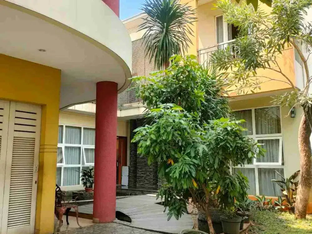 di jual rumah dengan fasilitas kolam renang di perumahan lingkar asri jatibening bekasi