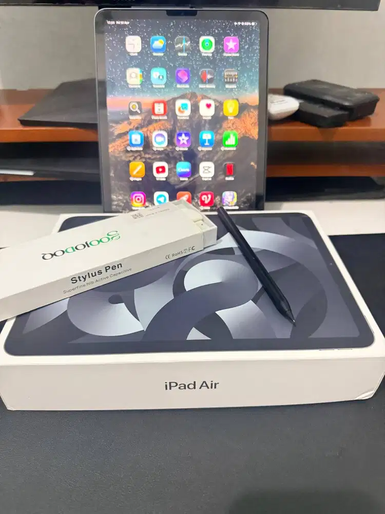 iPad Air Gen 5 64GB M1 Chip Grey + Pencil – Like New!