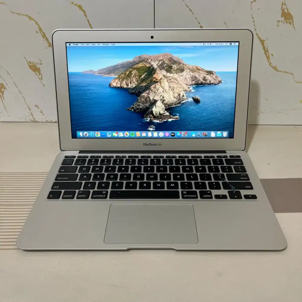 Macbook Air 11-inch Early 2015.
