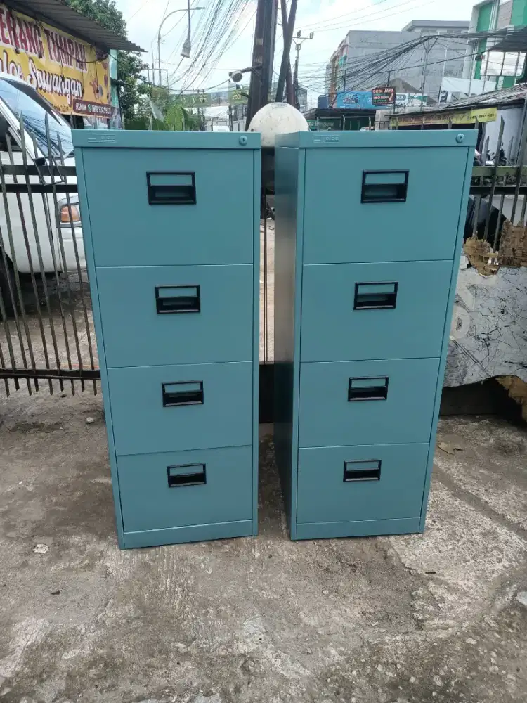 Filling kabinet/ lemari besi arsip